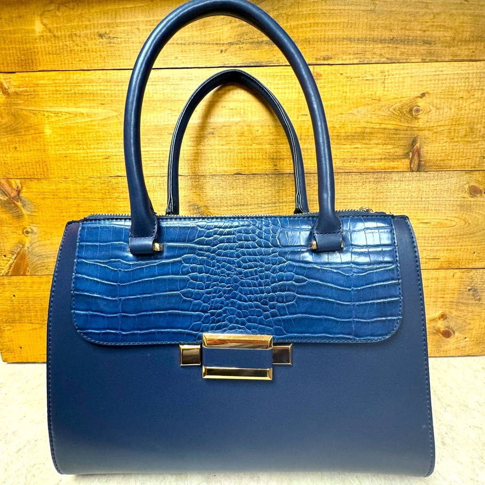 Women’s navy purse